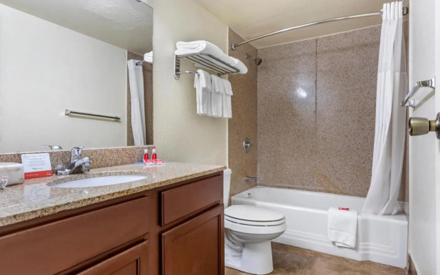 Days Inn and Suites - Tyler