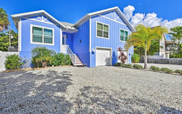 'chic on the Beach' Luxe Anna Maria Island Retreat