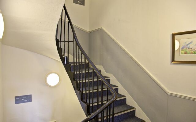 Fountain Court Apartments - Morrison