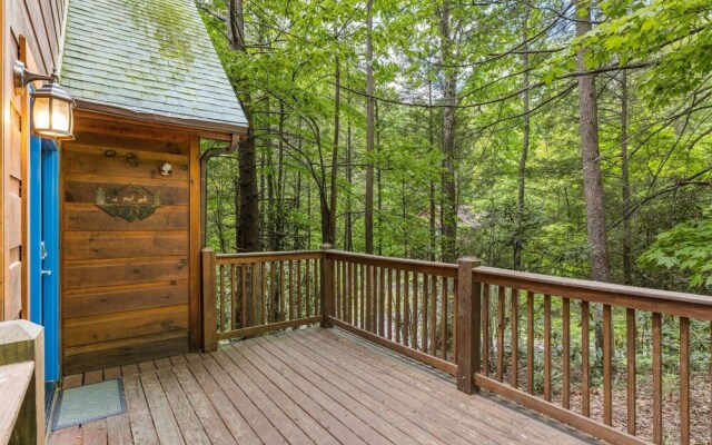 Whitetail Cabin 2 Bedroom Cabin by RedAwning