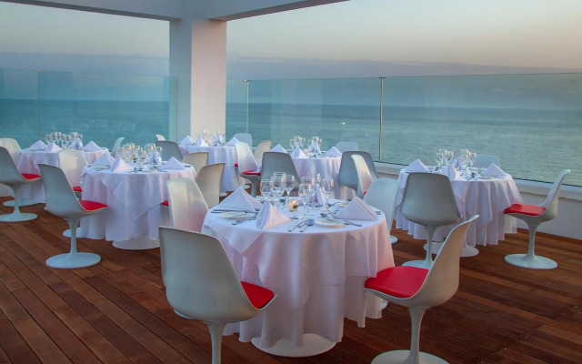 King Evelthon Beach Hotel & Resort