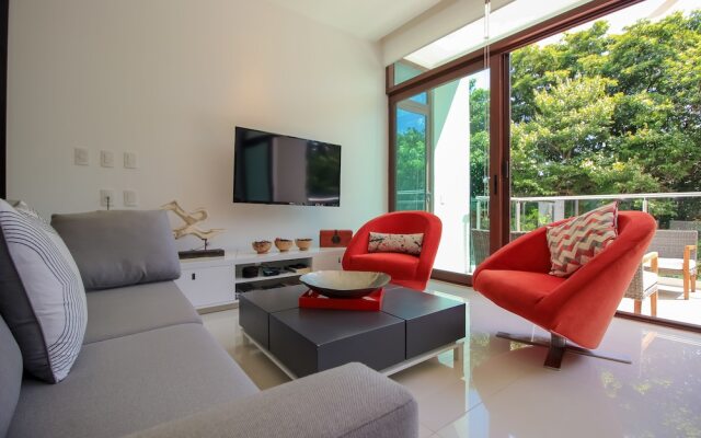 Apt in Exclusive Building by Olahola