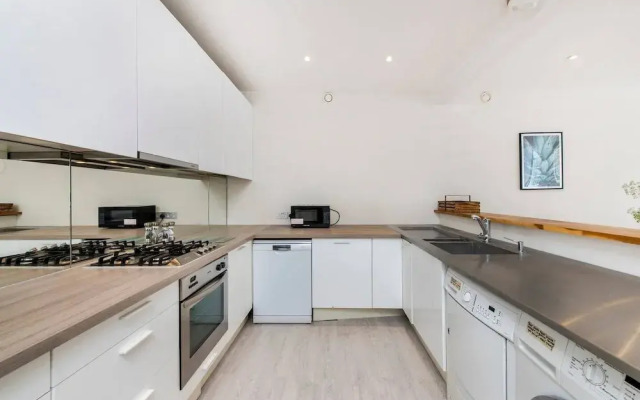 3-bed Mews House, Battersea