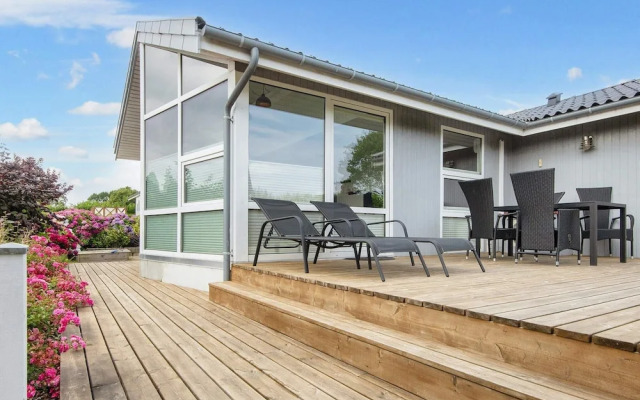 6 Person Holiday Home in Hejls