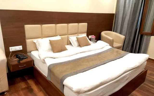 Hotel Samrat | On Mall Road with complimentary Parking