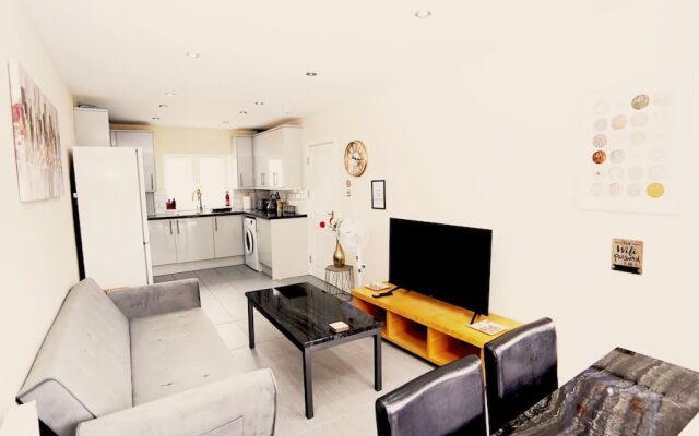 Unique & Luxurious 2bed Apartment London