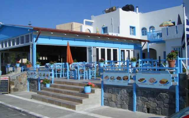 Socrates Apartments & Restaurant