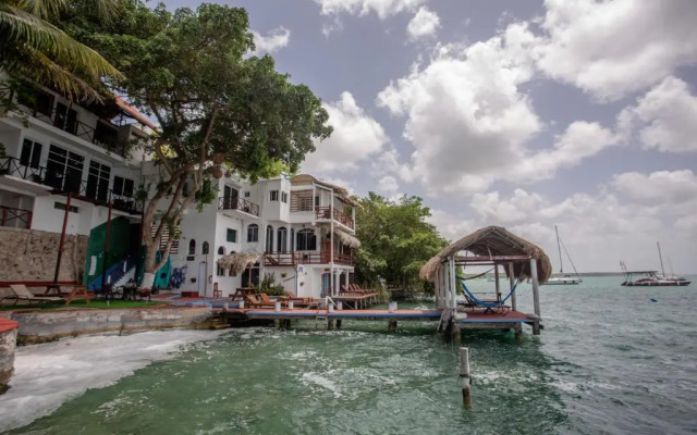 Seven Blue House Village & Lodge
