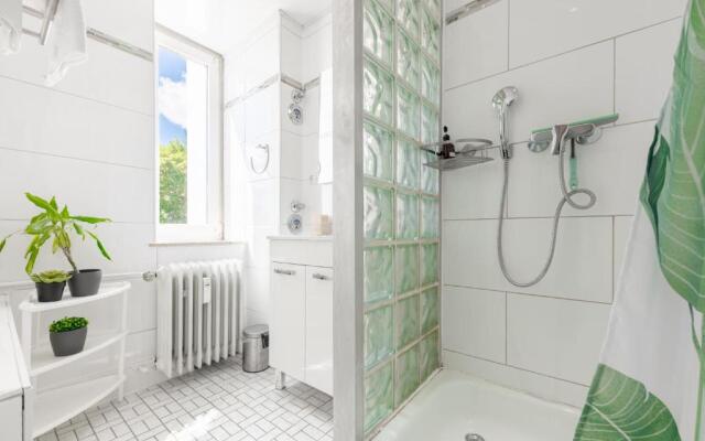 Stay Awesome - Urban Jungle Apartment in Wilhelmshöhe