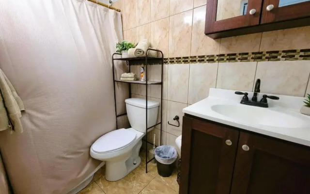 Beachfront 2 bdr, WiFi, Hammock, Kitchen The Reef 1