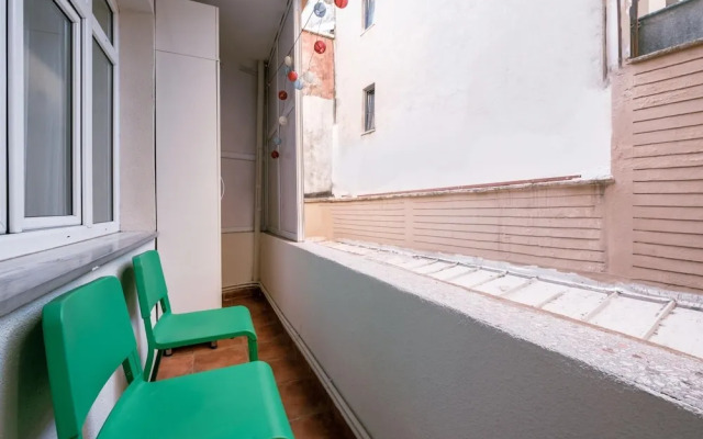 Modern Spacious Flat w Balcony 5 min to Taksim