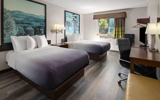 Super 8 by Wyndham Latham/Albany Airport