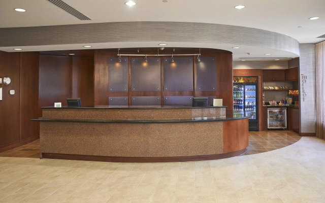 Courtyard By Marriott Shelton