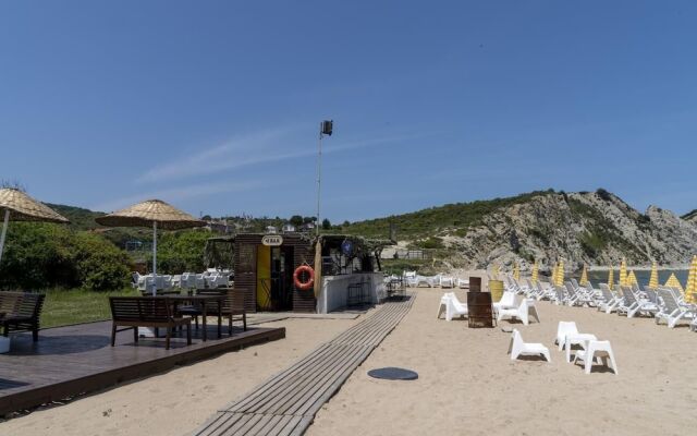 Mad Sea Hotel