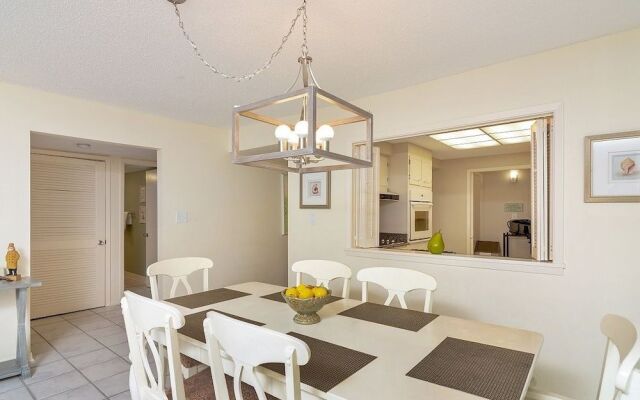 Shoreline 1055 Condo by RedAwning