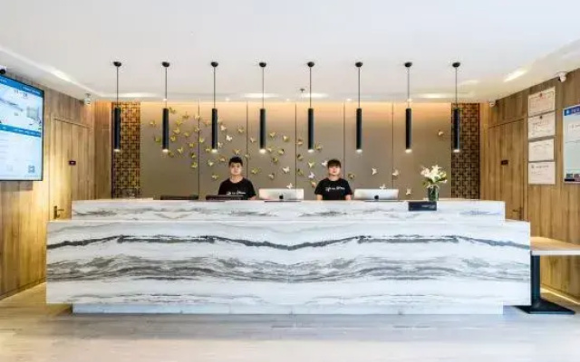 Pingliang Lando Hotel