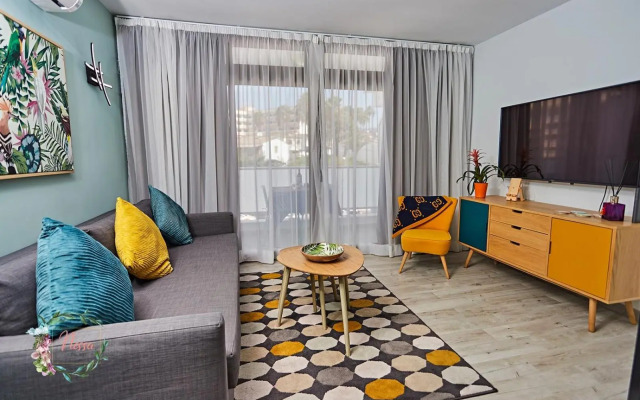 Parrot's House- Yumbo center