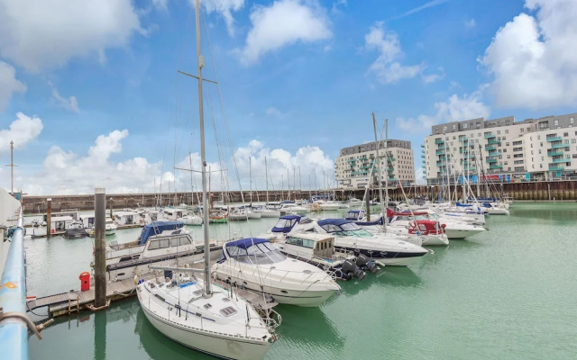 On the Water 3 with Free Parking | By My Getaways