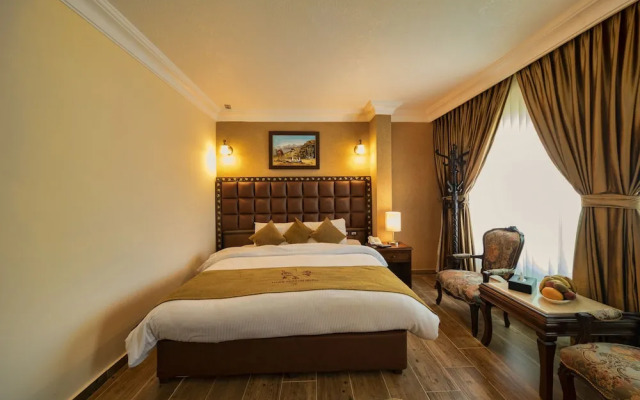 Town Season Hotel