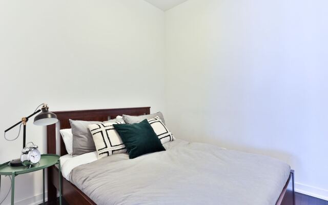 Brilliant High-Rise 2 Bed and Parking