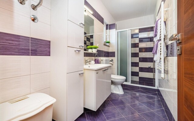 Beautiful Apartment in Posedarje With Wifi and 4 Bedrooms