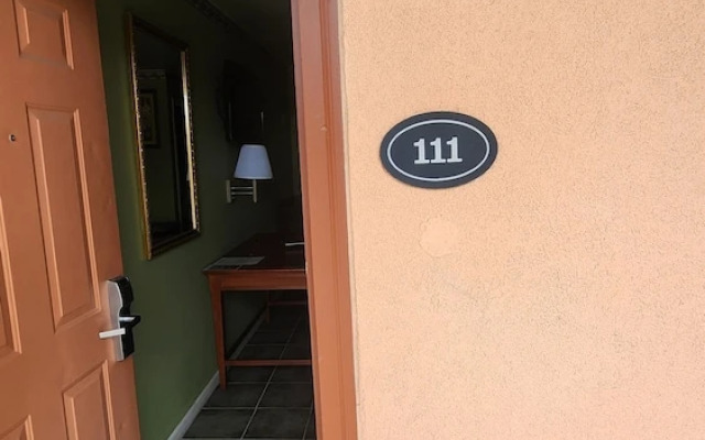 Benbrook Inn & Suites