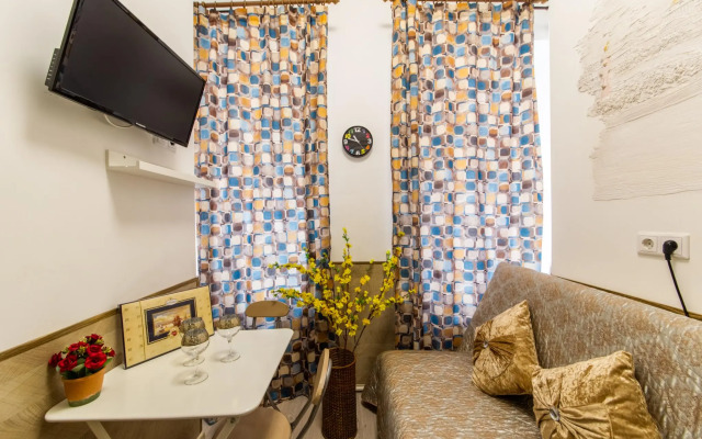 Достоевскинн на улице Марата