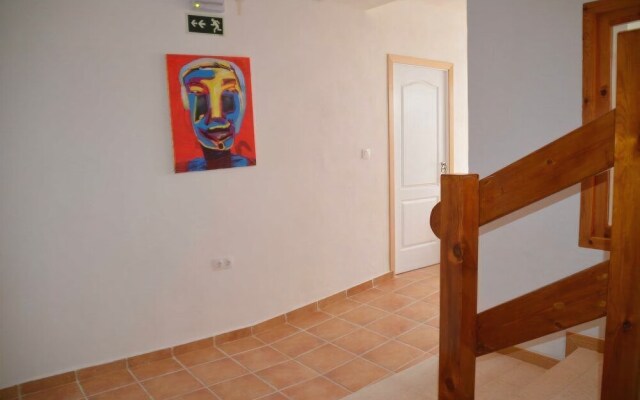 El Almendro y la Montaña