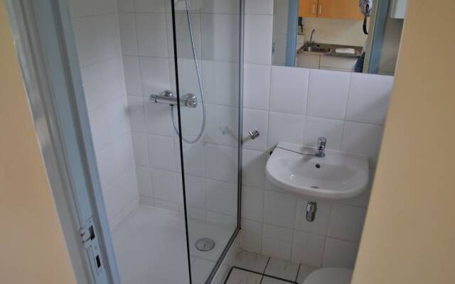 Cozy, Carefully Furnished Bungalow near Maas