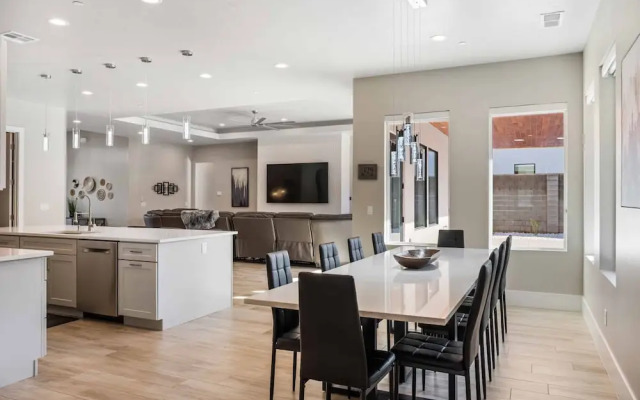 Slice Of Heaven 6 Bedroom Home
