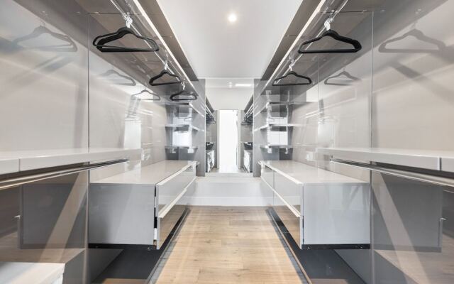 Skyline Luxury Haven