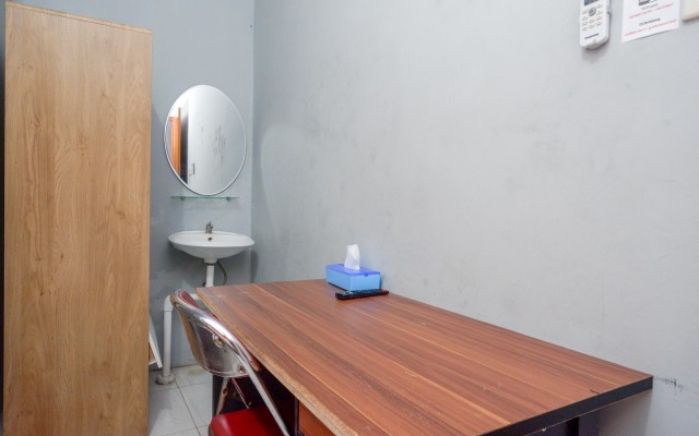 RedDoorz @ Golden Inn Tugu Yogyakarta