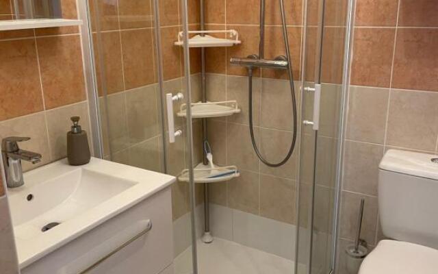 Beau F1 climatisé et wifi en bord de mer