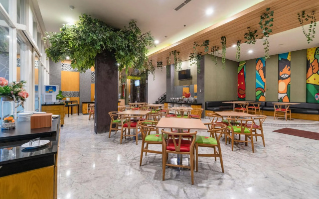 Ascent Hotel and Cafe