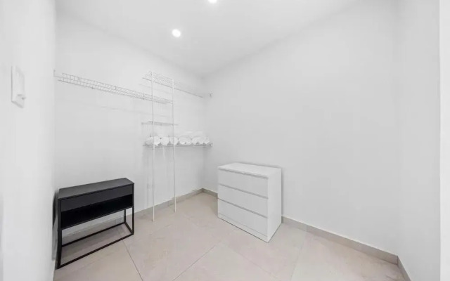 Brand NEW Villa Central Location Private Pool