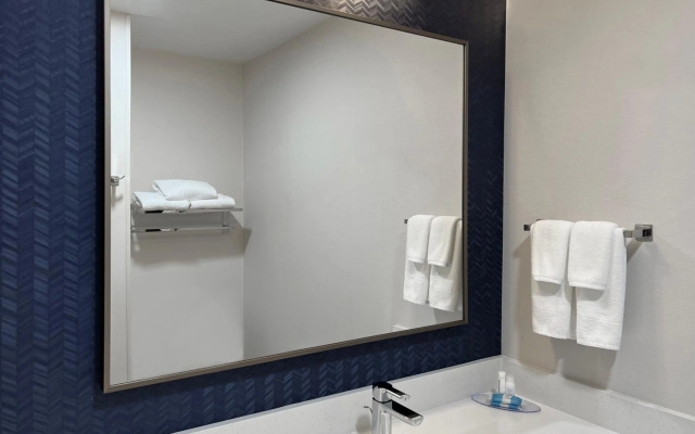 Fairfield Inn & Suites by Marriott Rogers