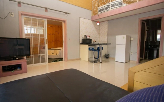 Pocheon Joey Tomato Pension