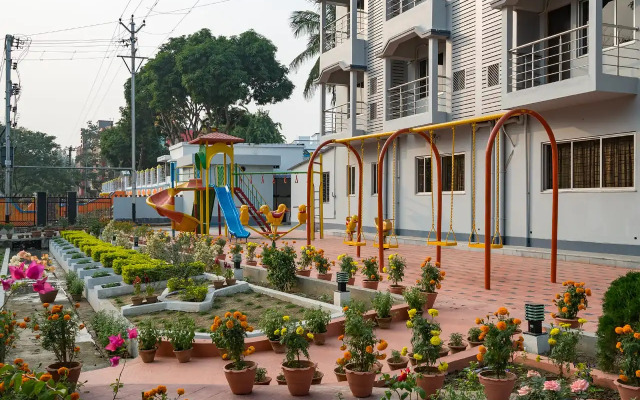 Four Square Holidayz