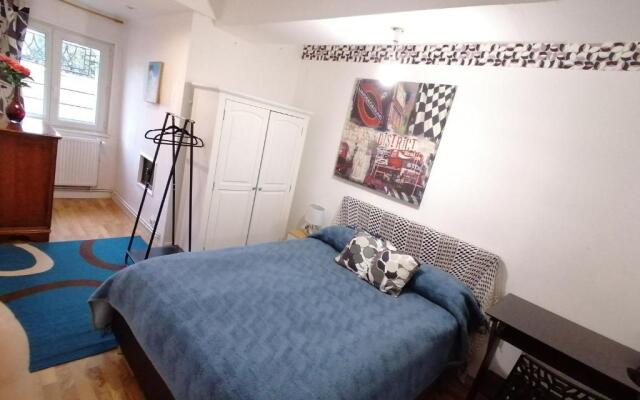 Charmant appartement indépendant, 5 mn de Rouen, avec terrasse.