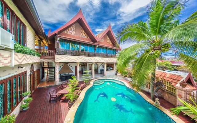 Grand Party Pool Villa by All Villas Pattaya
