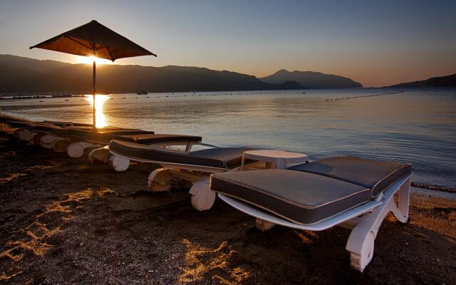 Romance Beach Hotel