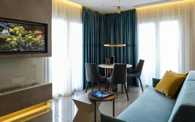 L - Suites