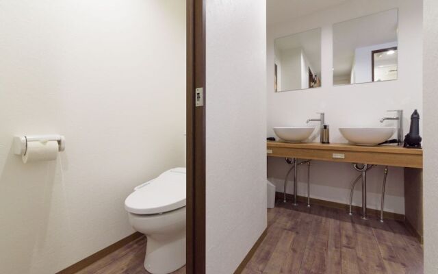 withB Hostel Suitengumae