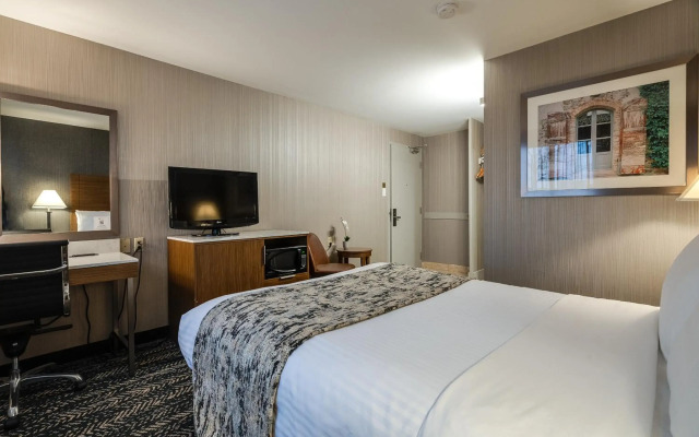 Monte Carlo Inn Toronto West Suites