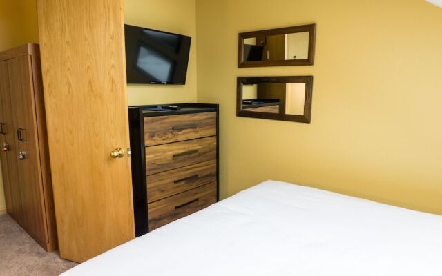 Bright Winter Stay W/skylight 2br/ba Short Stroll To Main St 2 Bedroom Condo by RedAwning