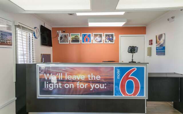 Motel 6 Dothan, AL