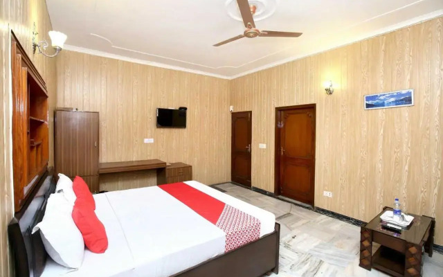 Oyo Flagship 808230 Komfort Villa