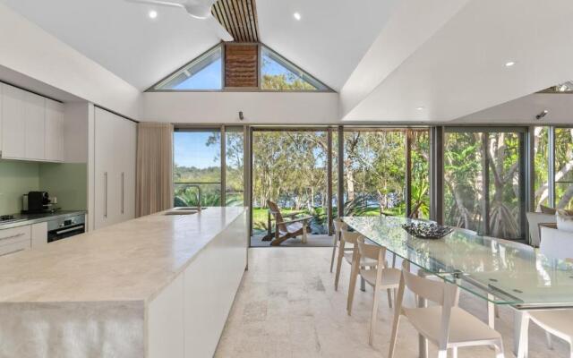Fuller Holidays - Belongil Beach Pavilion House, 18A Childe St