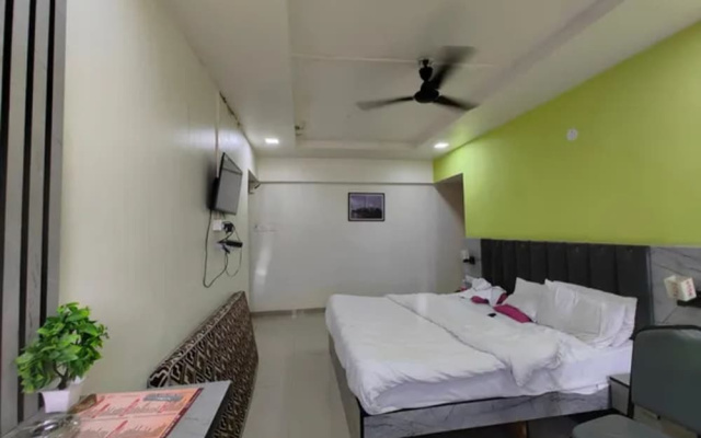 Fabhotel Vardhan Plaza