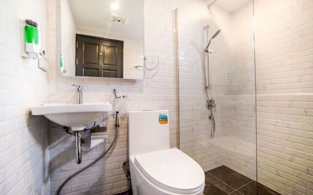 Capital O 445 Ongkara